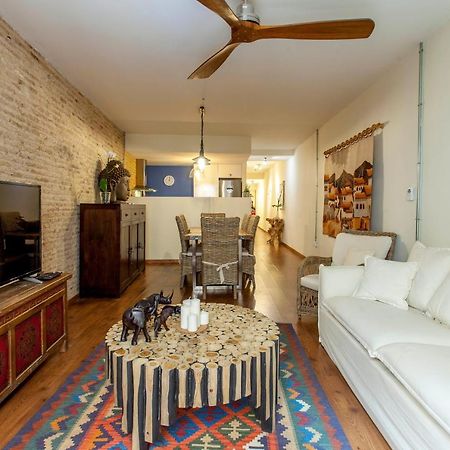 Luxurious & Alluring Home In Historic Town Βαλένθια Εξωτερικό φωτογραφία