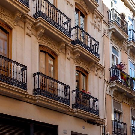 Luxurious & Alluring Home In Historic Town Βαλένθια Εξωτερικό φωτογραφία