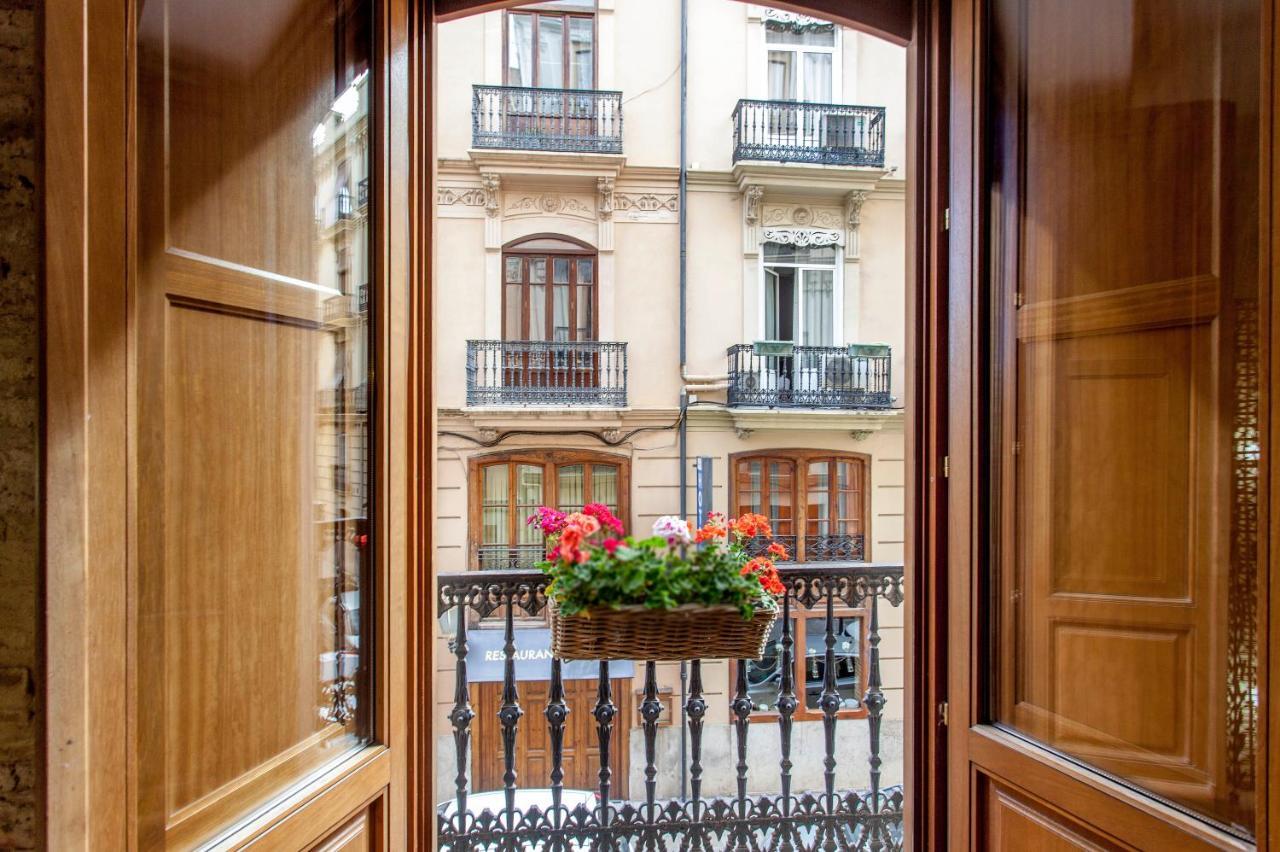 Luxurious & Alluring Home In Historic Town Βαλένθια Εξωτερικό φωτογραφία