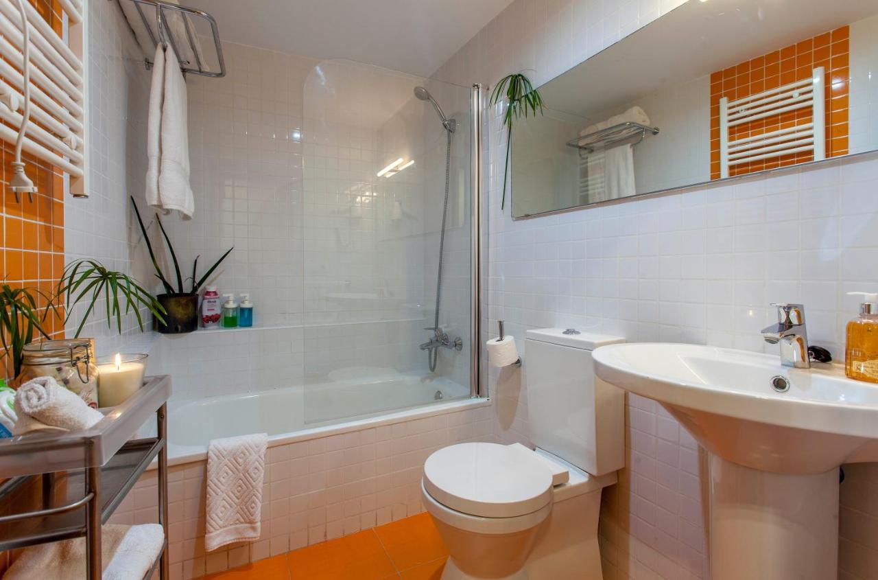Luxurious & Alluring Home In Historic Town Βαλένθια Εξωτερικό φωτογραφία