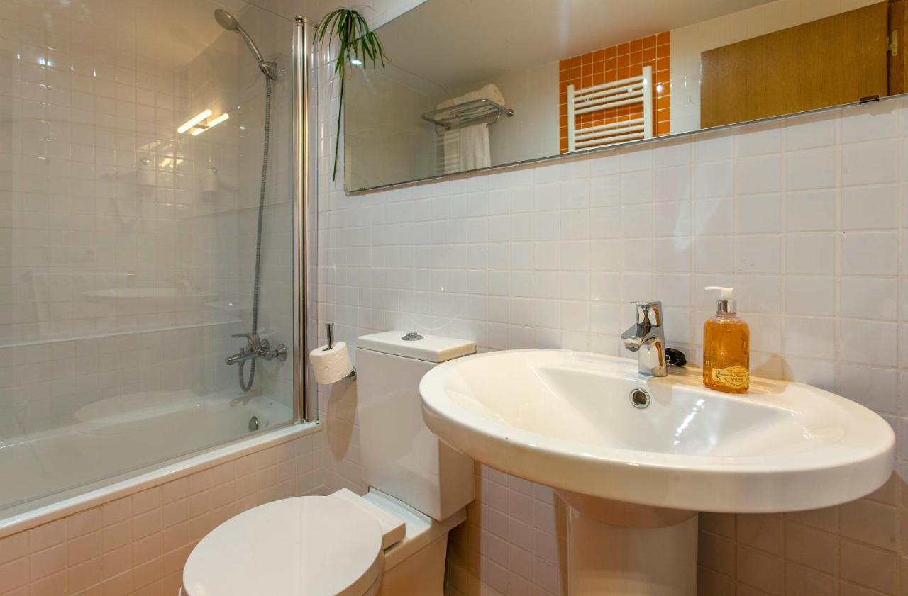 Luxurious & Alluring Home In Historic Town Βαλένθια Εξωτερικό φωτογραφία