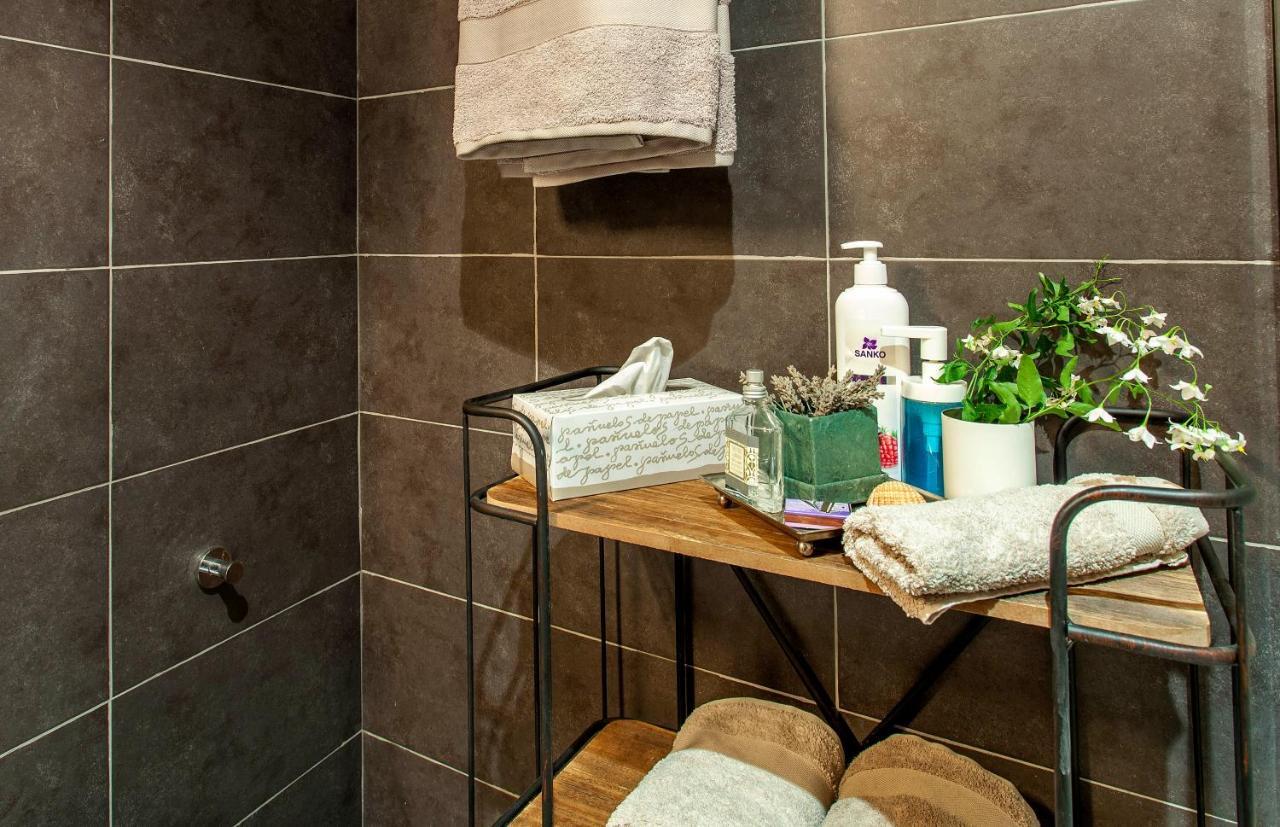 Luxurious & Alluring Home In Historic Town Βαλένθια Εξωτερικό φωτογραφία