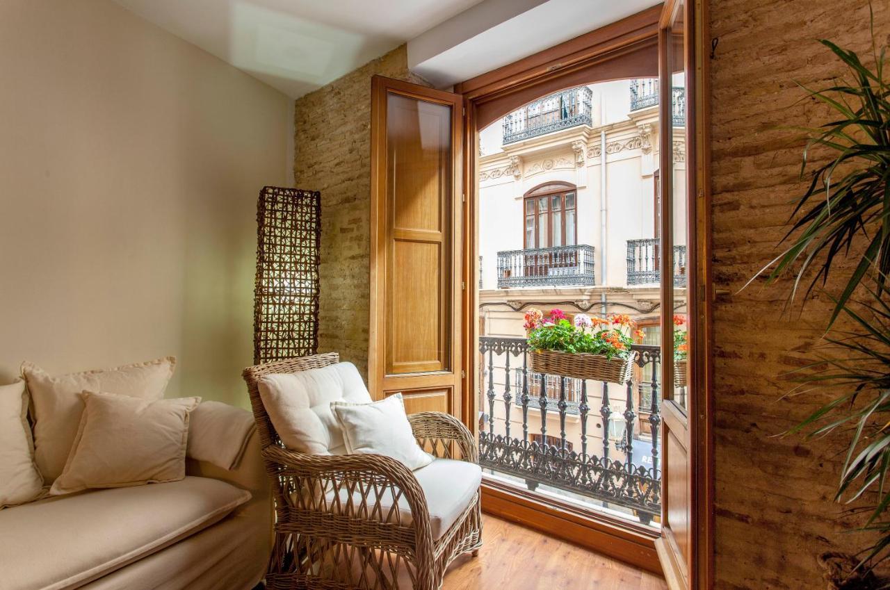 Luxurious & Alluring Home In Historic Town Βαλένθια Εξωτερικό φωτογραφία
