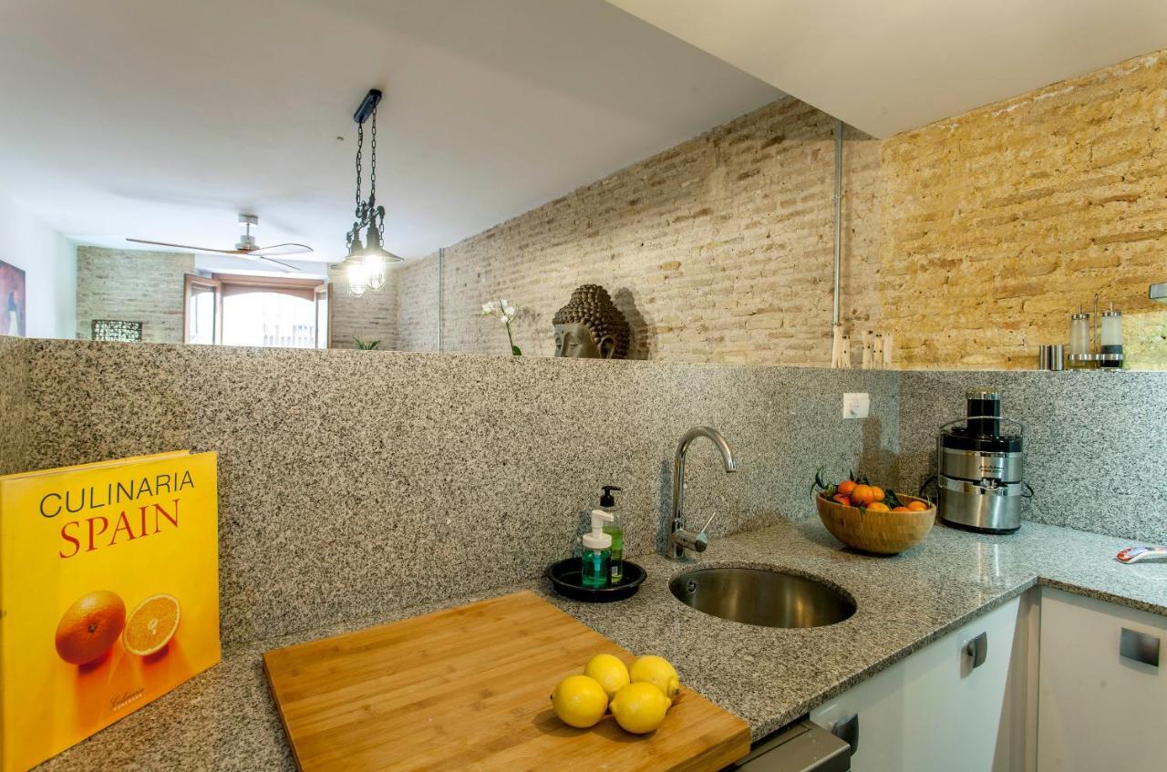 Luxurious & Alluring Home In Historic Town Βαλένθια Εξωτερικό φωτογραφία