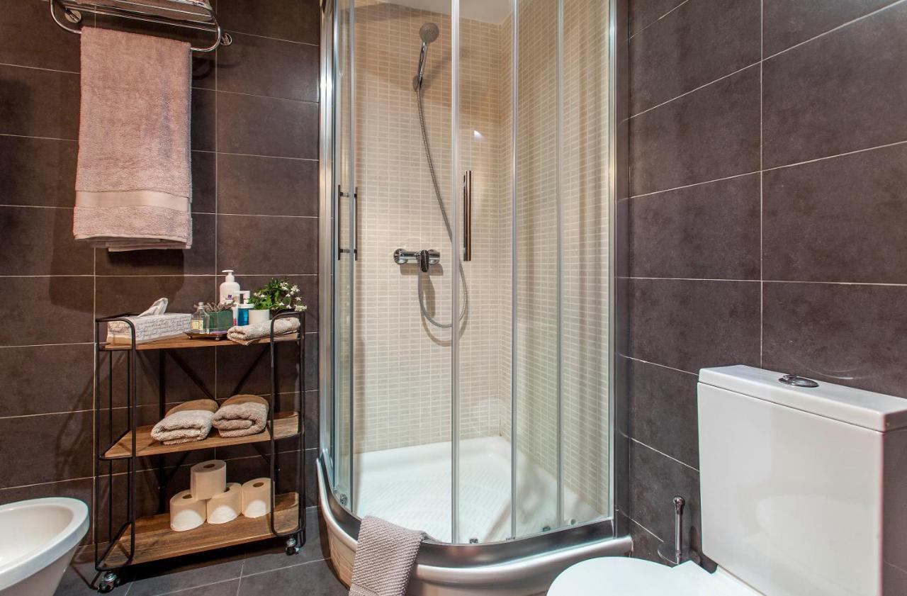 Luxurious & Alluring Home In Historic Town Βαλένθια Εξωτερικό φωτογραφία