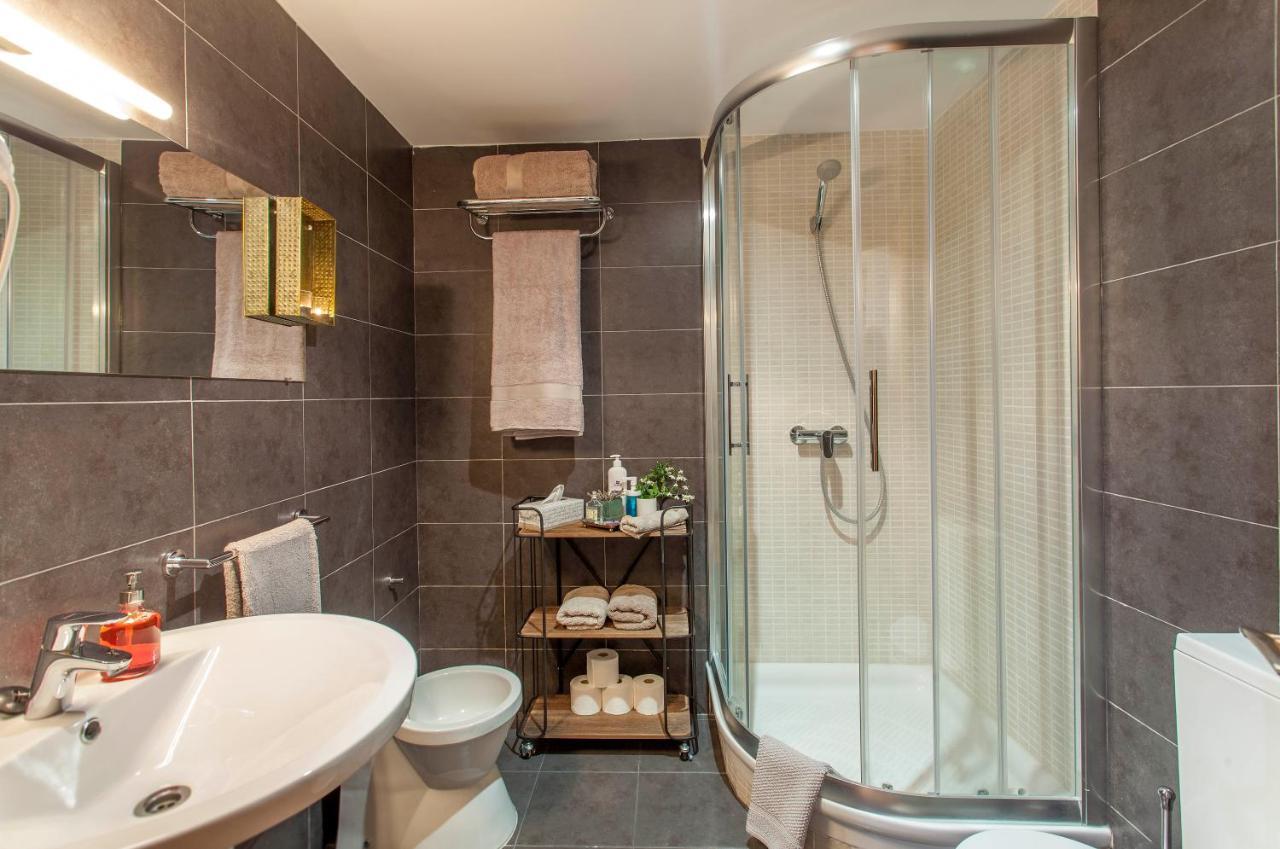 Luxurious & Alluring Home In Historic Town Βαλένθια Εξωτερικό φωτογραφία