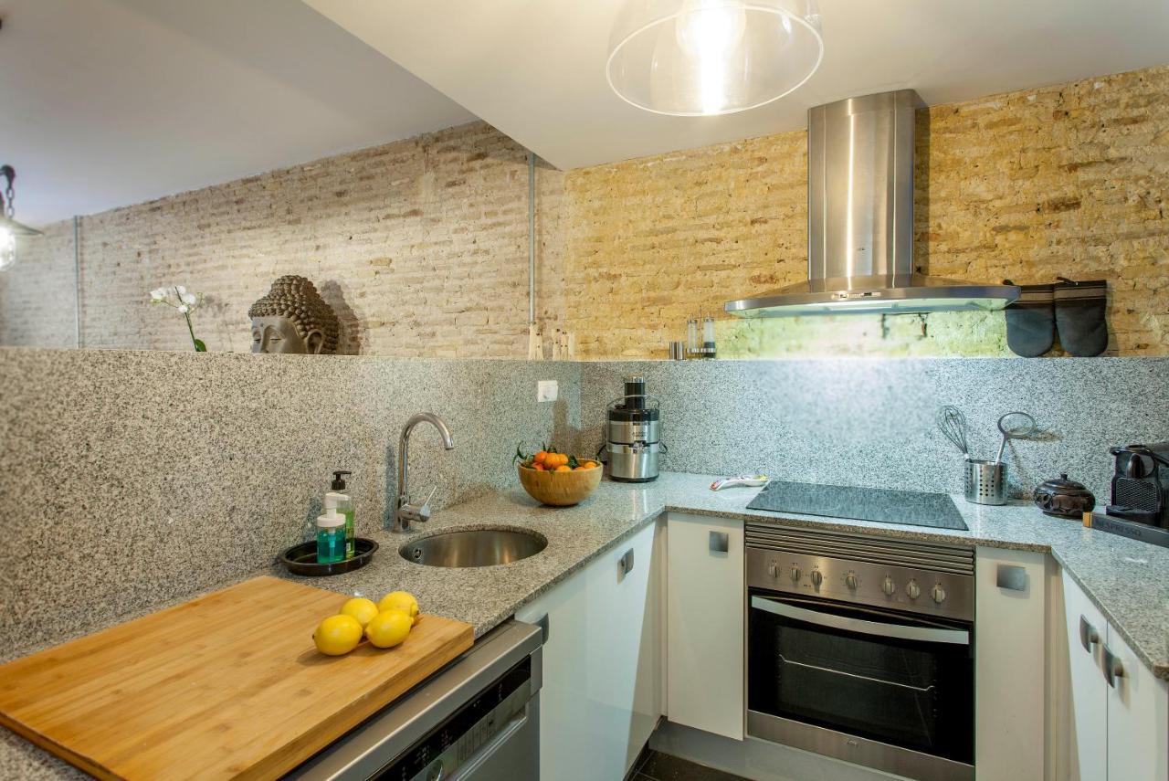 Luxurious & Alluring Home In Historic Town Βαλένθια Εξωτερικό φωτογραφία