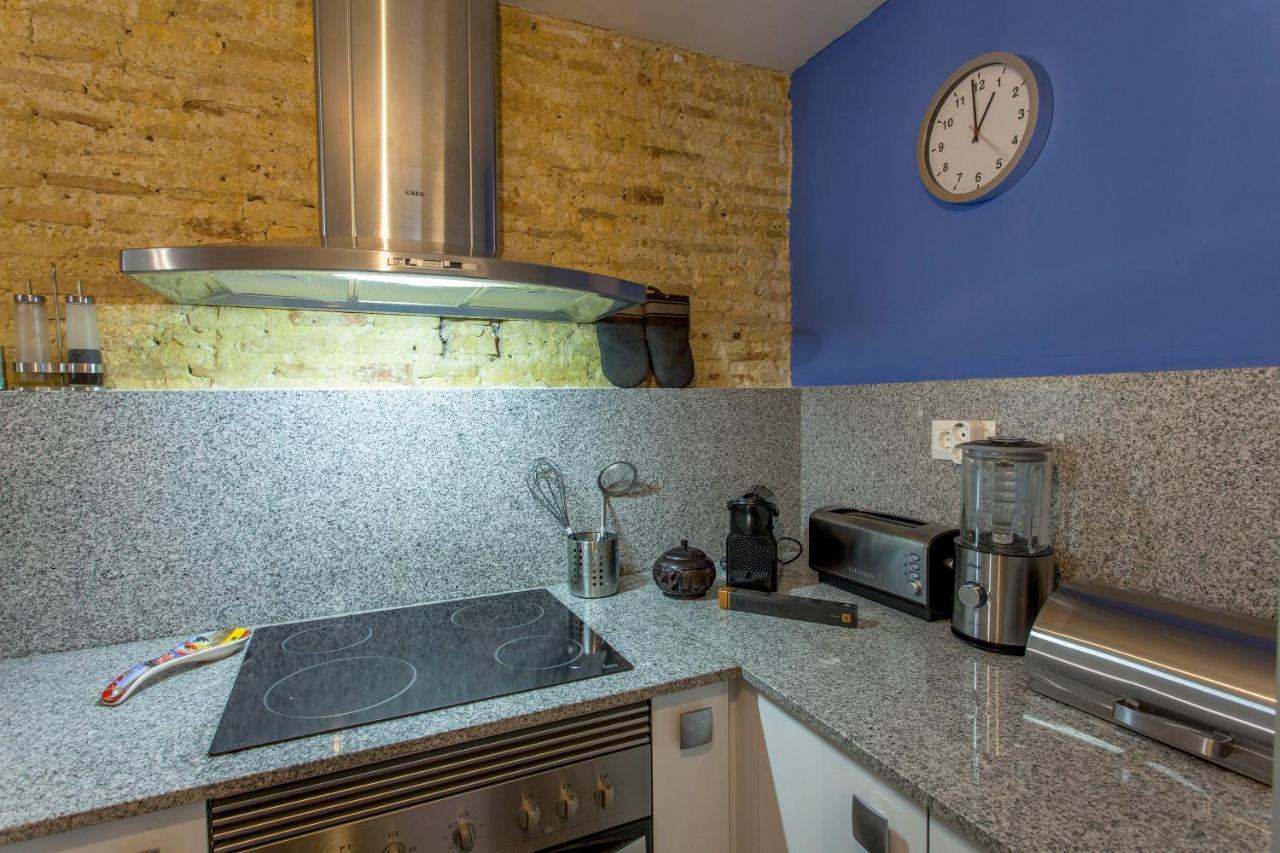 Luxurious & Alluring Home In Historic Town Βαλένθια Εξωτερικό φωτογραφία