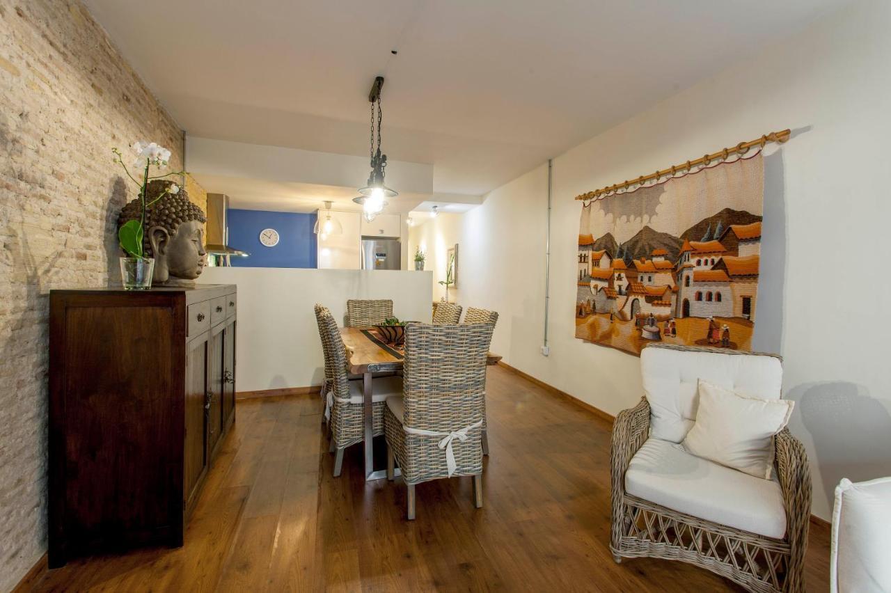 Luxurious & Alluring Home In Historic Town Βαλένθια Εξωτερικό φωτογραφία