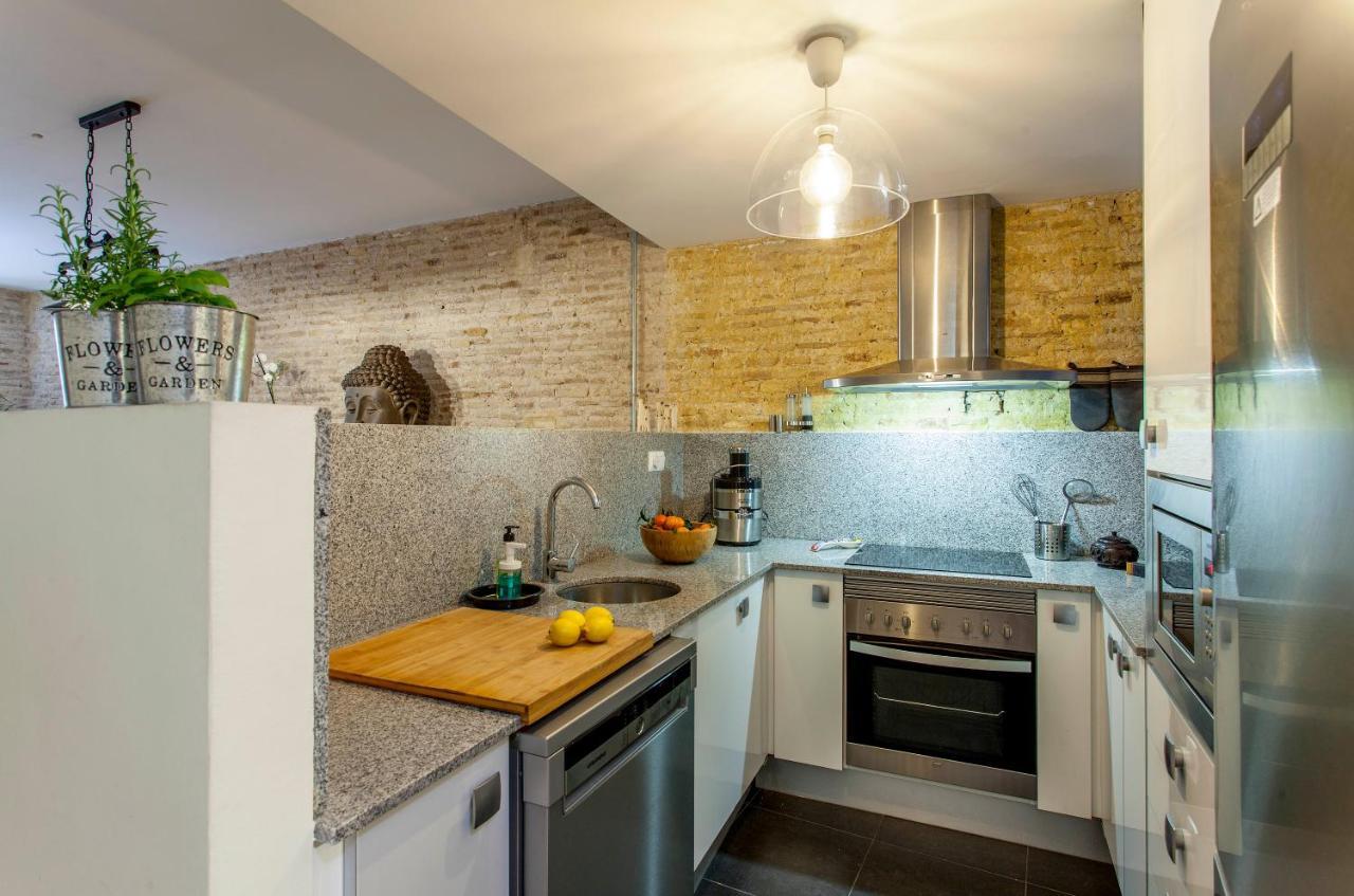 Luxurious & Alluring Home In Historic Town Βαλένθια Εξωτερικό φωτογραφία