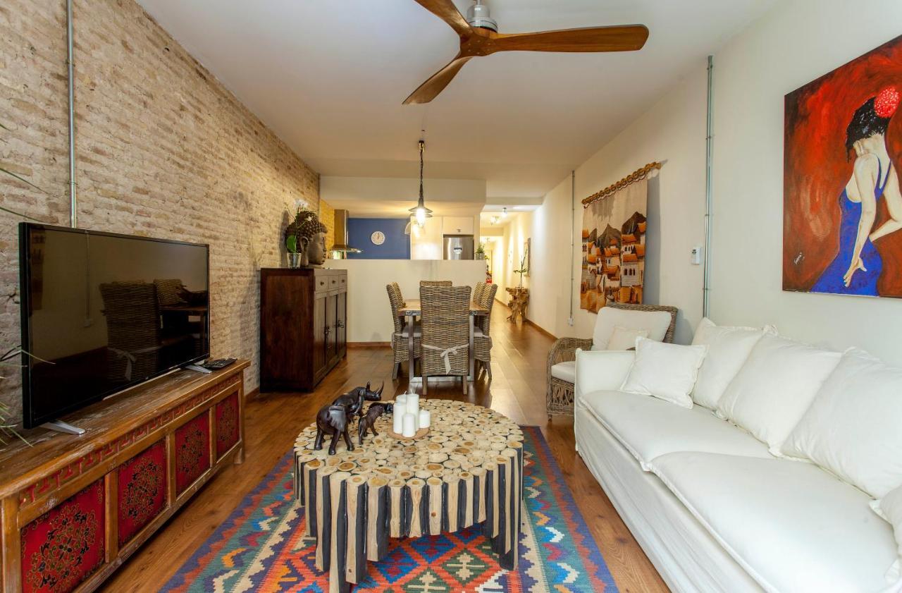 Luxurious & Alluring Home In Historic Town Βαλένθια Εξωτερικό φωτογραφία