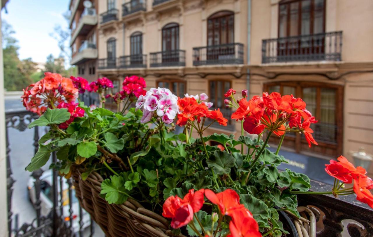Luxurious & Alluring Home In Historic Town Βαλένθια Εξωτερικό φωτογραφία