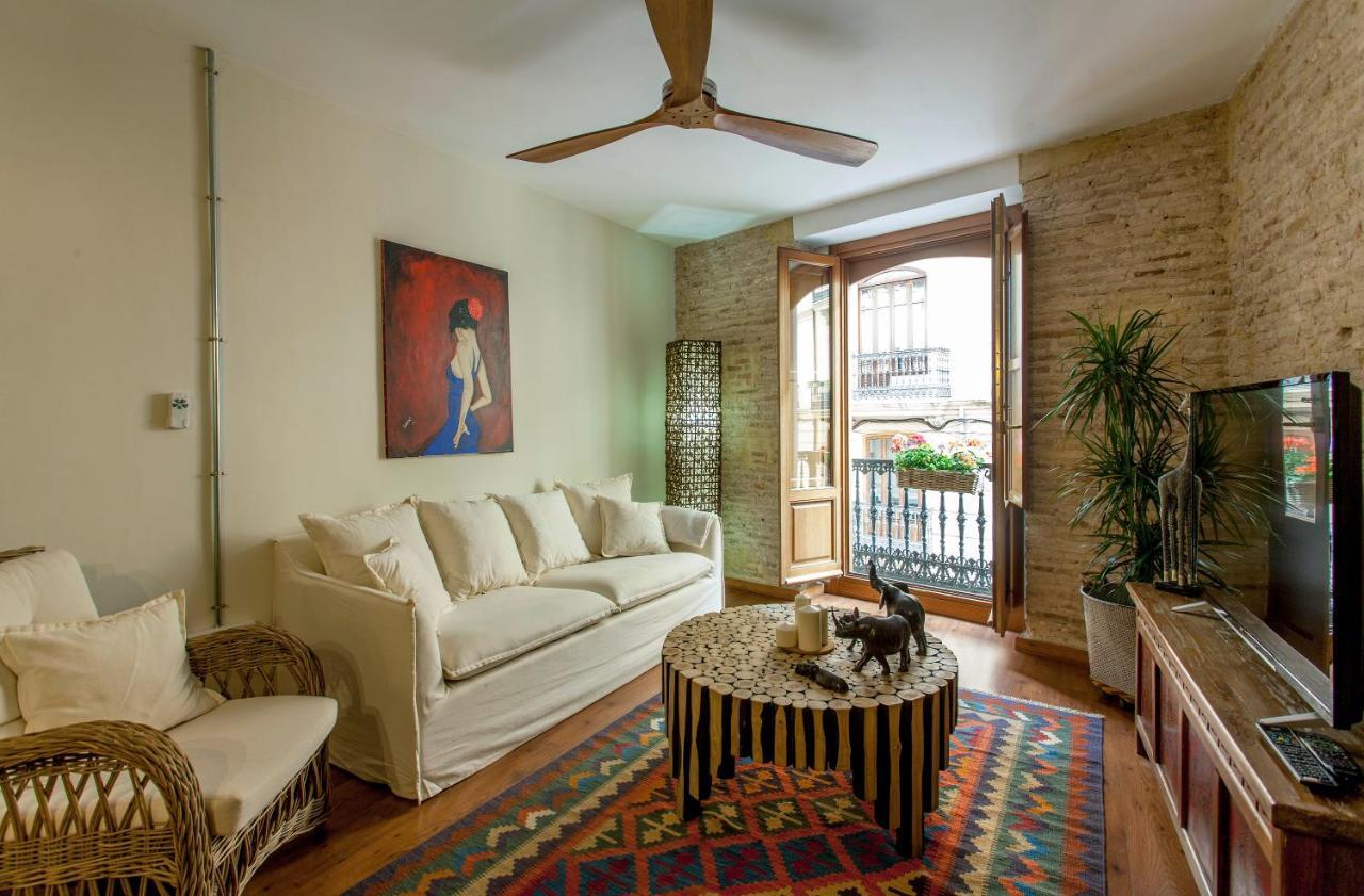 Luxurious & Alluring Home In Historic Town Βαλένθια Εξωτερικό φωτογραφία